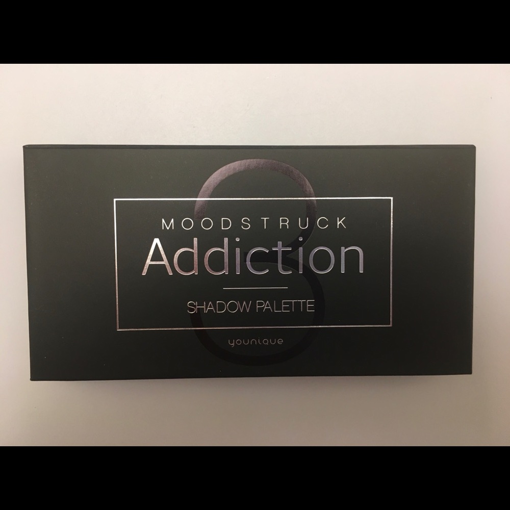 Younique Eyeshadow Palette